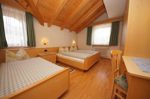 Un pat sau paturi într-o cameră la Ciasa Wallis