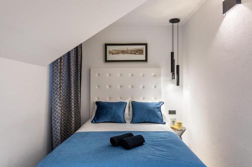 Een bed of bedden in een kamer bij Apartments Sonja