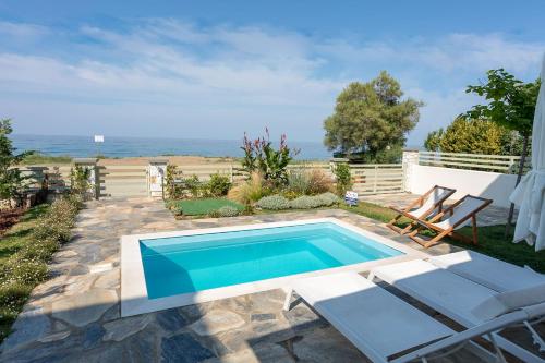 Gallery image of Sea and Sun Luxury Pools' Villas in Chorefto