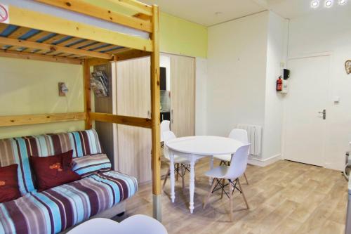 Foto dalla galleria di Le Desman, studio, wifi, ascenseur, 4 personnes a Cauterets