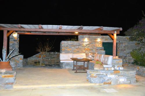 Φωτογραφία από το άλμπουμ του Stylish stone villa with a swimming pool, sea view and large terrace, ideal for a family or a group of friends στον Οτζιά