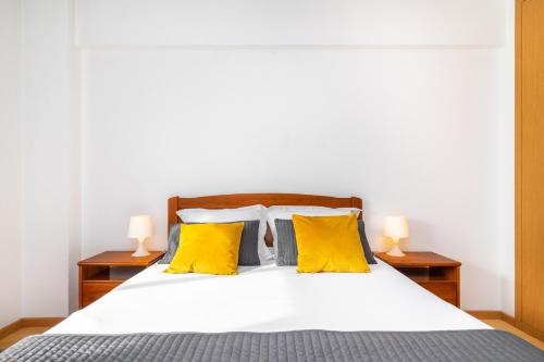 Lisboa, Cidade, Elegant Apartment with Air Cond, Free WIFI and Near Metro, by IG
