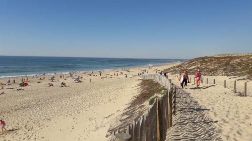 Ein Strand an oder in der Nähe des Ferienparks