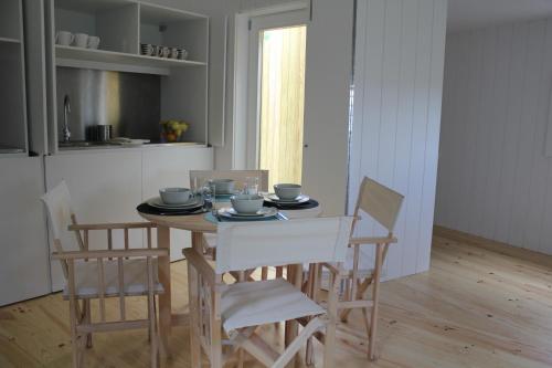 a dining room table and chairs in a kitchen at Moinhos da Corga in Antigo