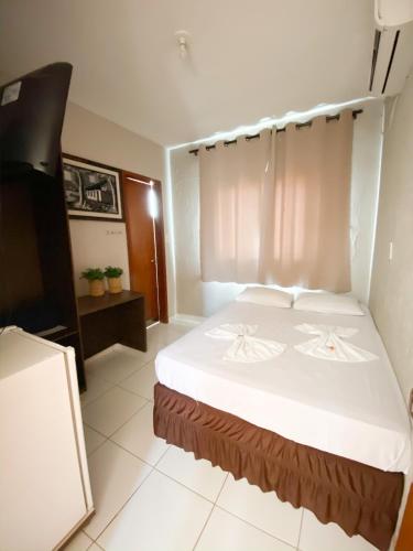 A bed or beds in a room at Hotel Vitoria