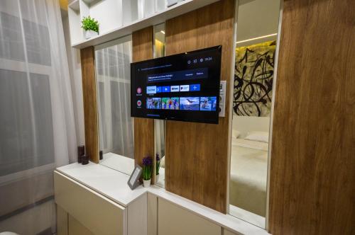 En TV eller et underholdningssystem på Smart Apartments in Kyiv Center