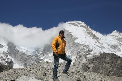 a man standing on top of a snow covered mountain at LAGUNA HOUSE in Huaraz
