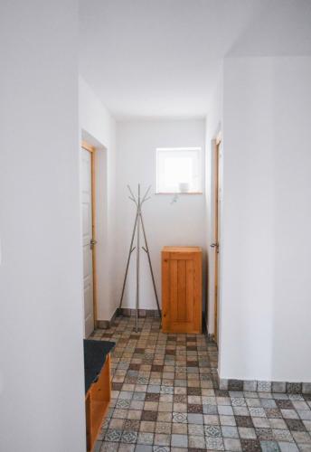 a room with a tripod in the corner of a room at House of the Golden Horse in Hosszúréti Lovas Major in Törökbálint