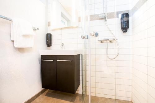 a bathroom with a sink and a shower at Billum Kro in Billum