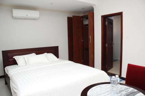 Postel nebo postele na pokoji v ubytování Kenlon Hotel Kampala