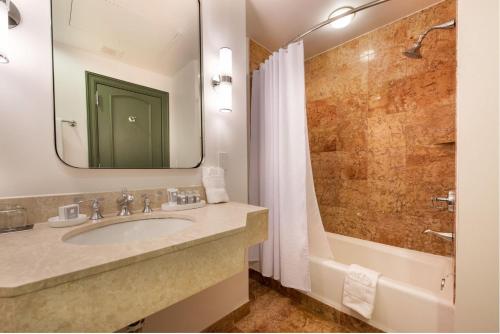 Hotel Theo New Orleans, Tapestry Collection by Hilton Image