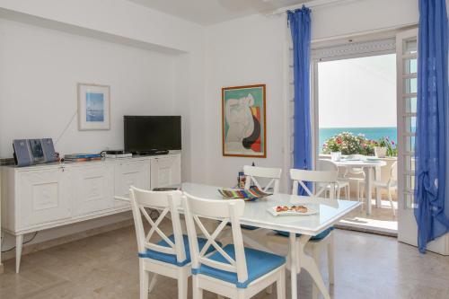 TV a/nebo společenská místnost v ubytování Donnalucata Casa Vacanze