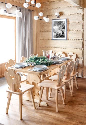 Khu vực ghế ngồi tại Luxury Chalet Villa Gorsky Hanco & Janso