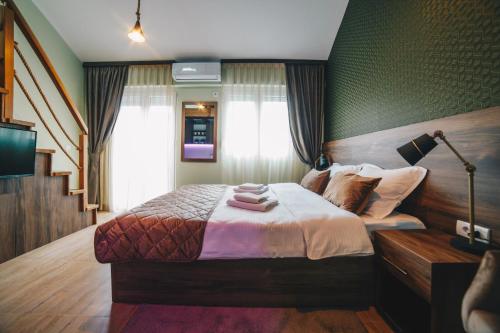 a bedroom with a bed and a lamp in it at Filips Sleep in Kragujevac