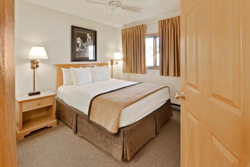 a hotel room with a bed and a window at Black Hills Luxury Suites in Hill City