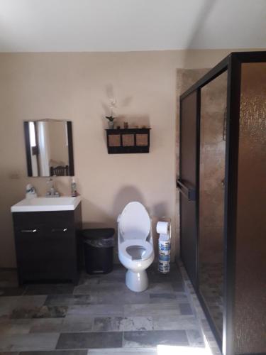A bathroom at Rancho Espinoza