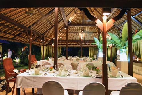 The Pavilions Bali 레스토랑 또는 맛집