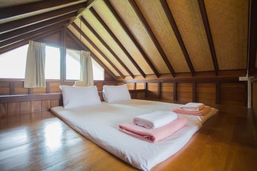 Un ou plusieurs lits dans un hébergement de l'établissement 100 Islands Resort & Spa