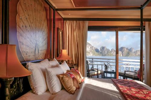 Khu vực ghế ngồi tại Heritage Line Violet Cruise - Halong Bay & Lan Ha Bay