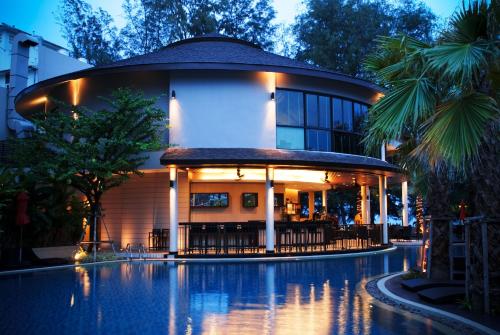 Bazén v ubytování Tara Mantra Cha-Am Resort nebo v jeho okolí