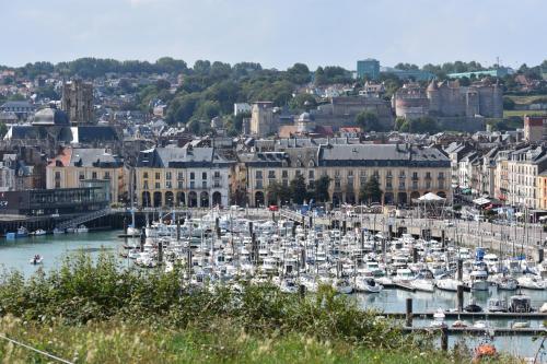 a bunch of boats are docked in a harbor at LE MADISON, Gîte Atypique - NETFLIX in Dieppe