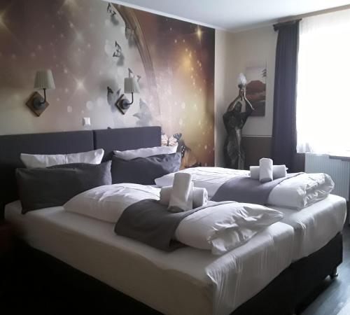 Postel nebo postele na pokoji v ubytování Lieth-Hotel-Grünreich