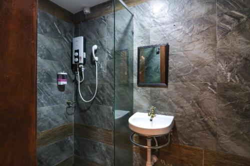 Phòng tắm tại UrbanStay Industrial