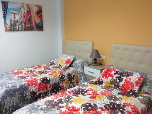 two beds sitting next to each other in a bedroom at VIVE CENTRO ASTORGA in Astorga
