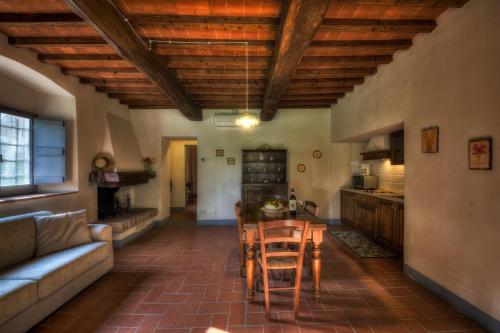 a living room with a couch and a table at Agriturismo Relais Campiglioni in Montevarchi