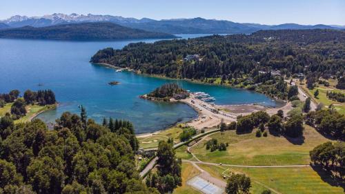 an aerial view of a lake with mountains in the background at Casa en Llao Llao con vista al lago y campo de golf in San Carlos de Bariloche