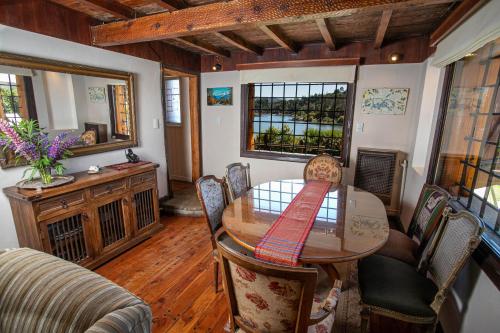 Gallery image of Casa en Llao Llao con vista al lago y campo de golf in San Carlos de Bariloche