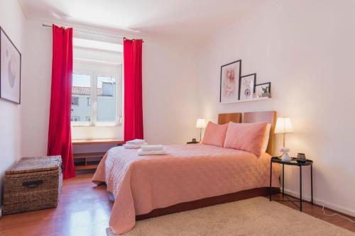 Charming Chiado 2BDR with Balcony by LovelyStay