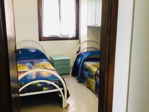 Katil atau katil-katil dalam bilik di Casa vacanze vista mare a Budoni - sam01