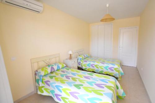Ein Bett oder Betten in einem Zimmer der Unterkunft Apartamento Nou Fontana