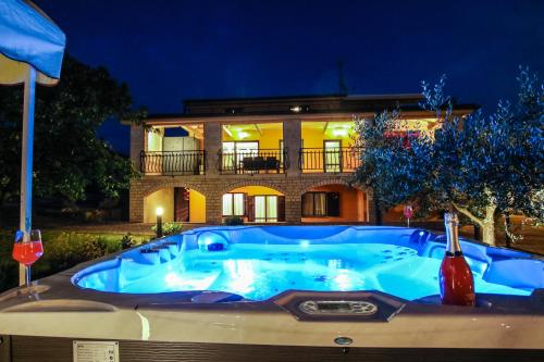 Apartment Tina with Jacuzzi