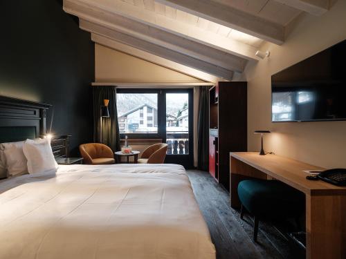 Postel nebo postele na pokoji v ubytování National Zermatt - Matterhorn Views, Sunnegga Gateway & SPA