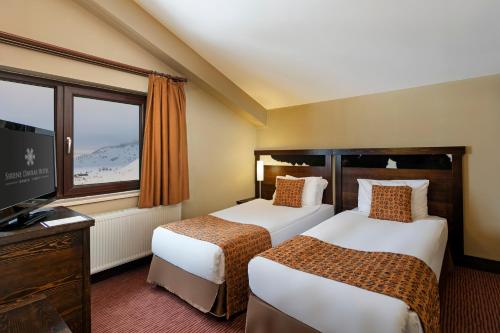 Кровать или кровати в номере Sirene Davras Hotel