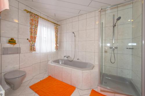 Un baño de Ferienhaus Zentral