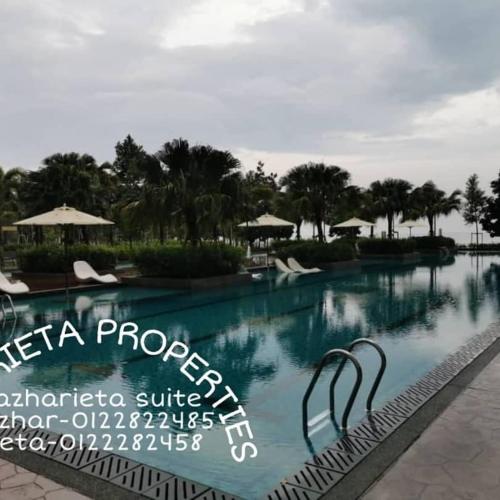 Bazén v ubytování D'Sunset Beach Homestay TimurBay Seafront KUANTAN nebo v jeho okolí