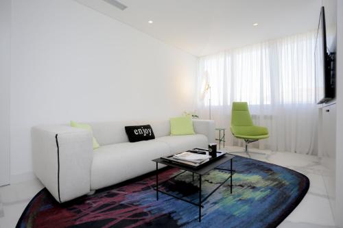 a living room with a white couch and a table at Sea Side Luxury Apartment in Figueira da Foz