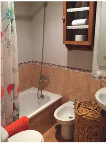 a bathroom with a toilet and a sink and a shower at Rinconcito Roteńo in Rota