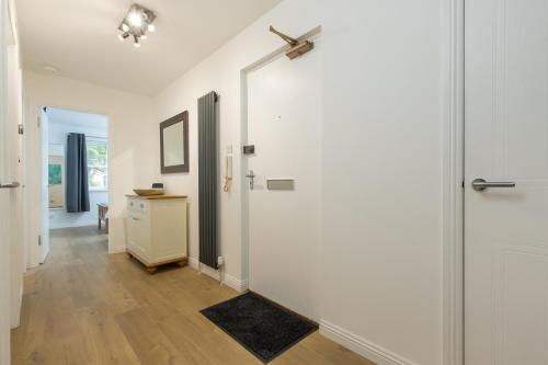 415 Lovely and central 2 bedroom apartment with secure parking