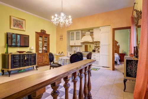 a kitchen and dining room with a table and chairs at Garden House in Montepulciano