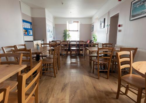 En restaurant eller et andet spisested på Gairloch Sands Youth Hostel