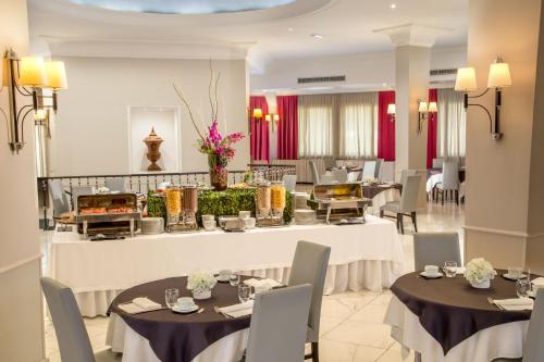 a dining room with tables and chairs and a restaurant at Hotel Cristoforo Colombo in Rome