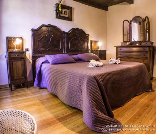 a bedroom with a large bed with two towels on it at Il Casolare Bioenergetico in Albareto