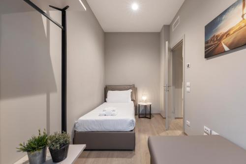 a small bedroom with a bed and a table at JOIVY Treviso Vittoria in Treviso