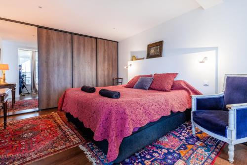 Ένα ή περισσότερα κρεβάτια σε δωμάτιο στο Greeter-Maison campagnarde avec vue sur vallée à 30 min de la tour Eiffel