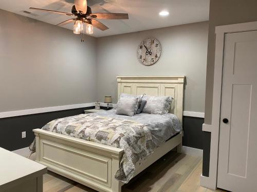 Gallery image of Hidden Gem in Mars Hill