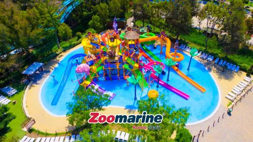 an aerial view of a water park with a water slide at La villetta senza tempo in Aprilia